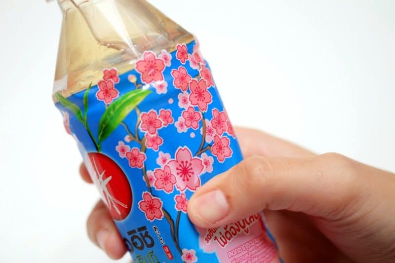 review-oishi-green-tea-sakura-strawberry-flavour-9